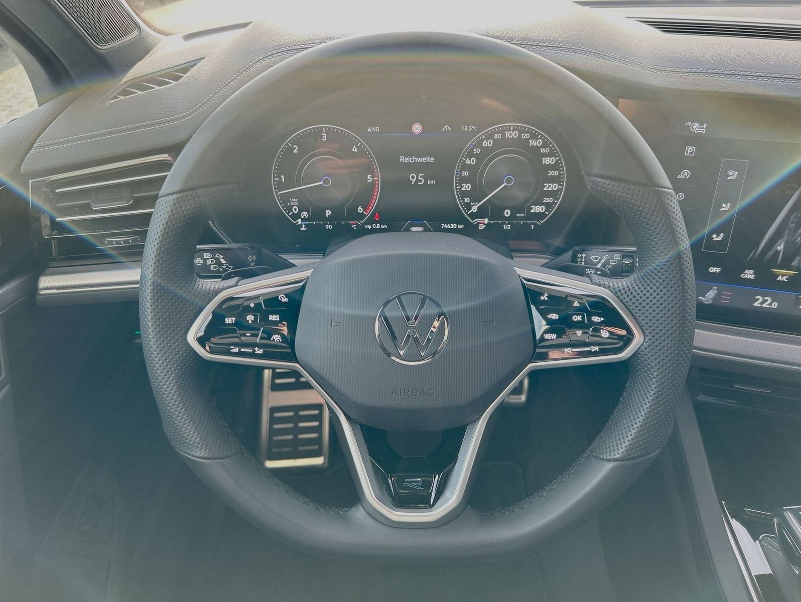 Volkswagen Touareg 3.0 TDI 4Motion R-Line - Samsaru's Car Outlet