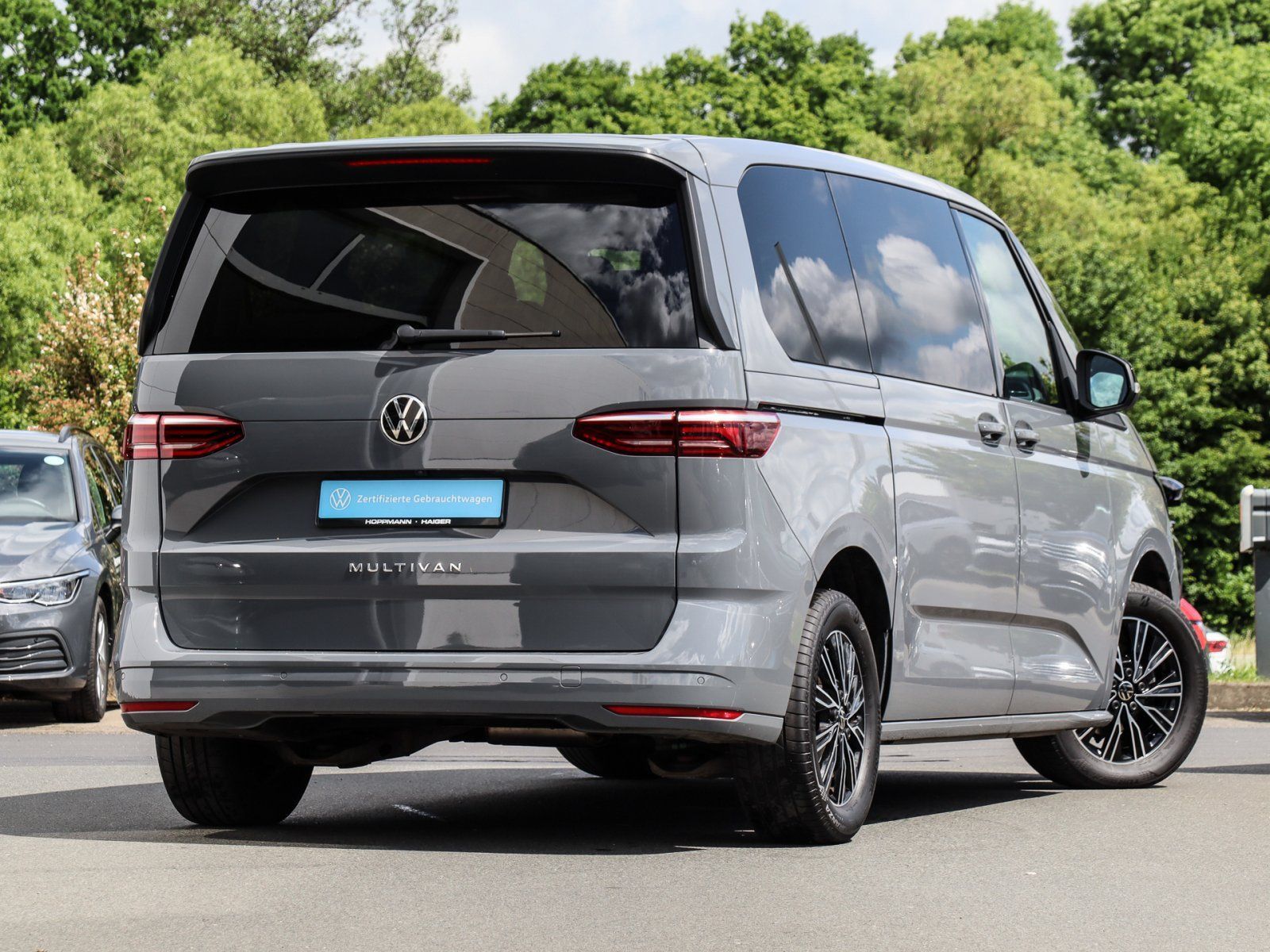 Volkswagen T7 Multivan 1.5 TSI DSG Life - Samsaru's Car Outlet