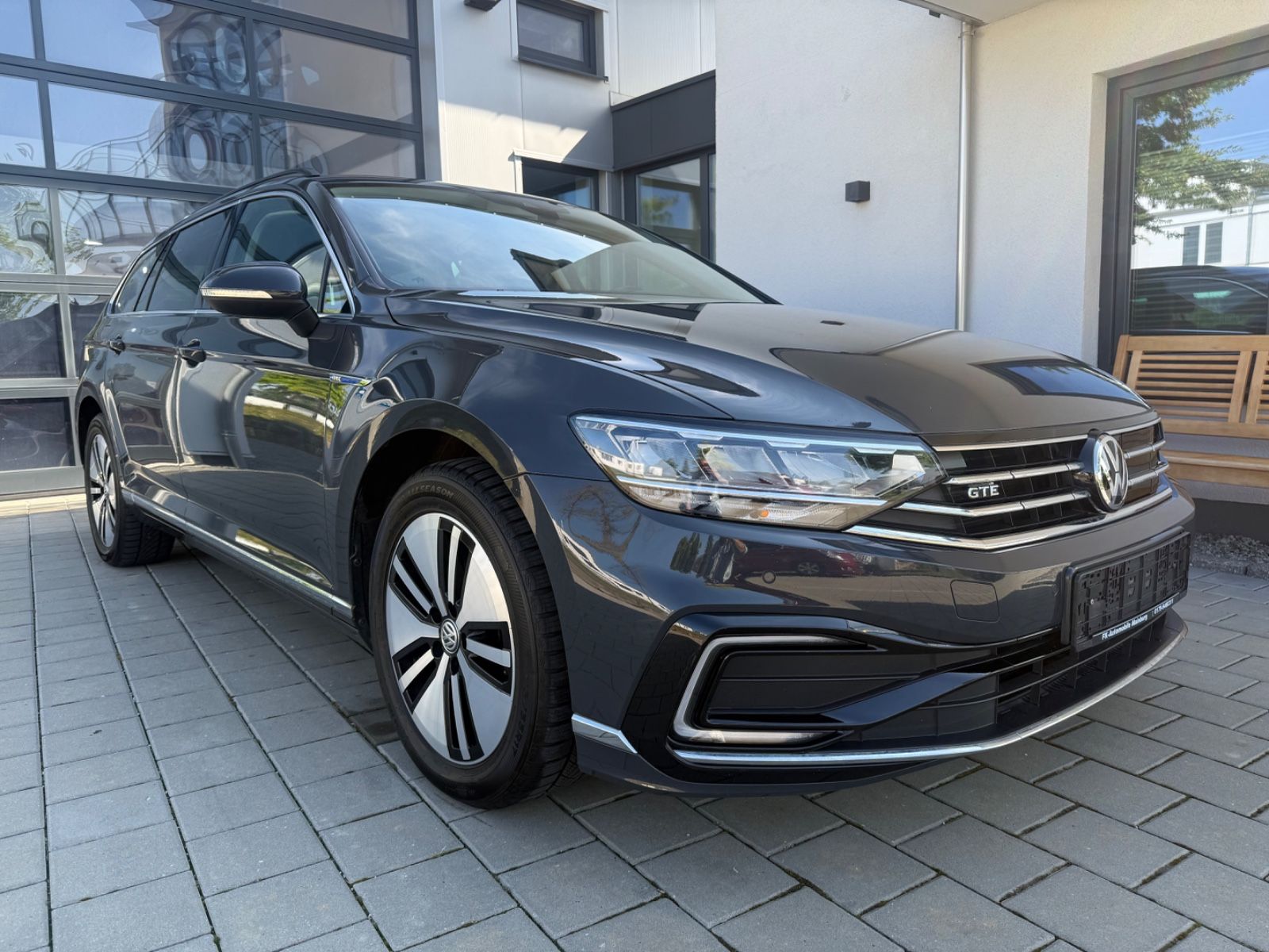 Volkswagen Passat Variant GTE - Samsaru's Car Outlet