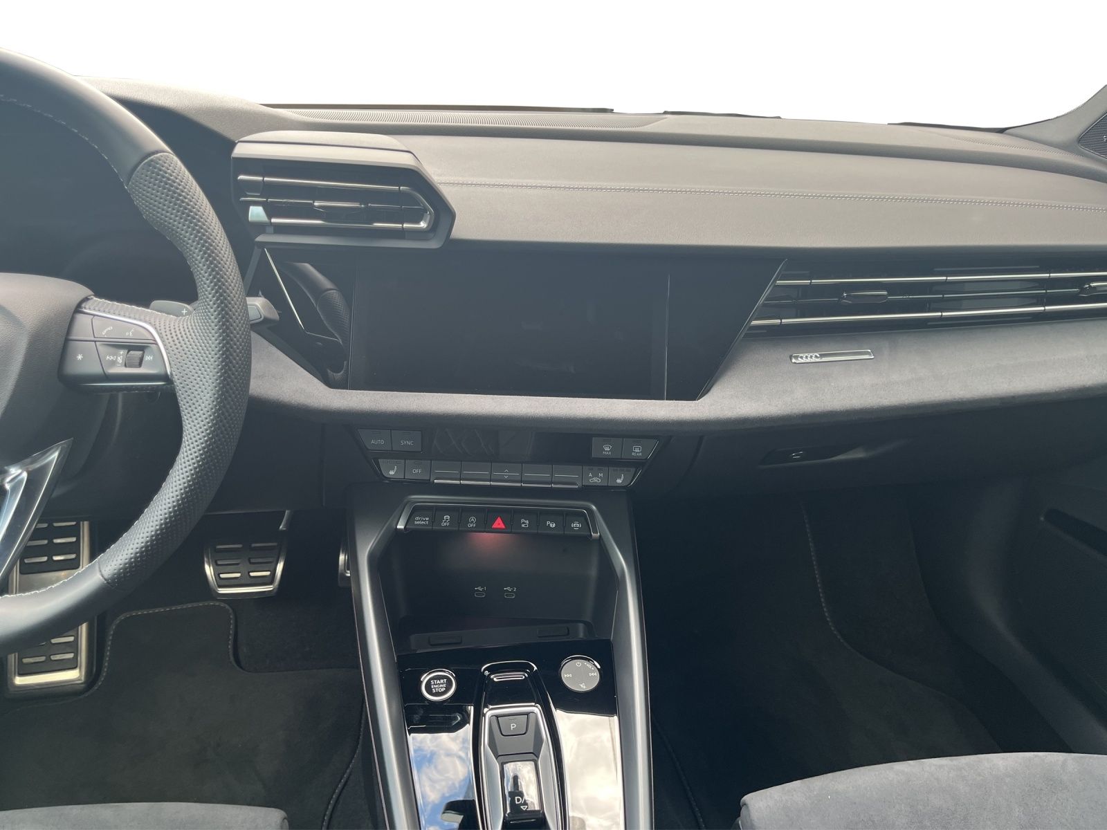 Audi A3 Limousine 35 TFSI S Line - Samsaru's Car Outlet