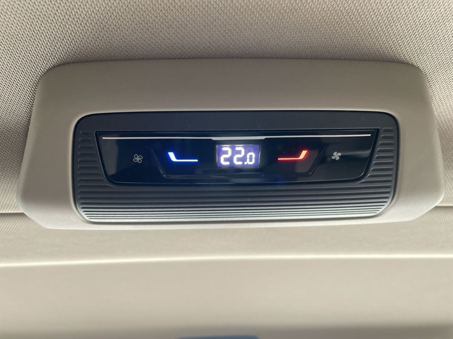Volkswagen T7 Multivan - Samsaru's Car Outlet
