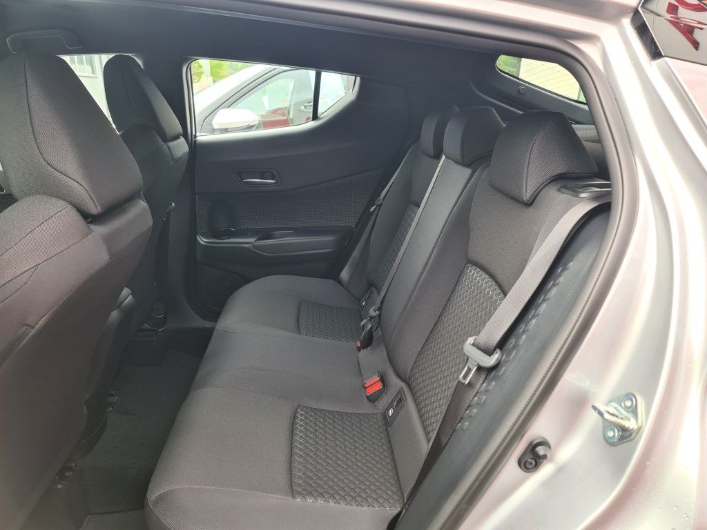 Toyota C-HR Hybrid - Samsaru's Car Outlet
