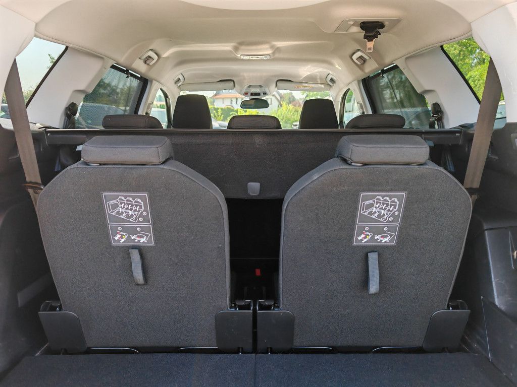 Peugeot 5008 BlueHDI 130 EAT8 KOMFORTSITZ - Samsaru's Car Outlet