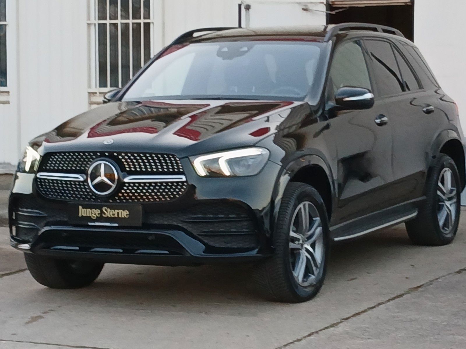 Mercedes-Benz GLE350de 4M AMG SoftClose_NappaLeder_360_BURMEST