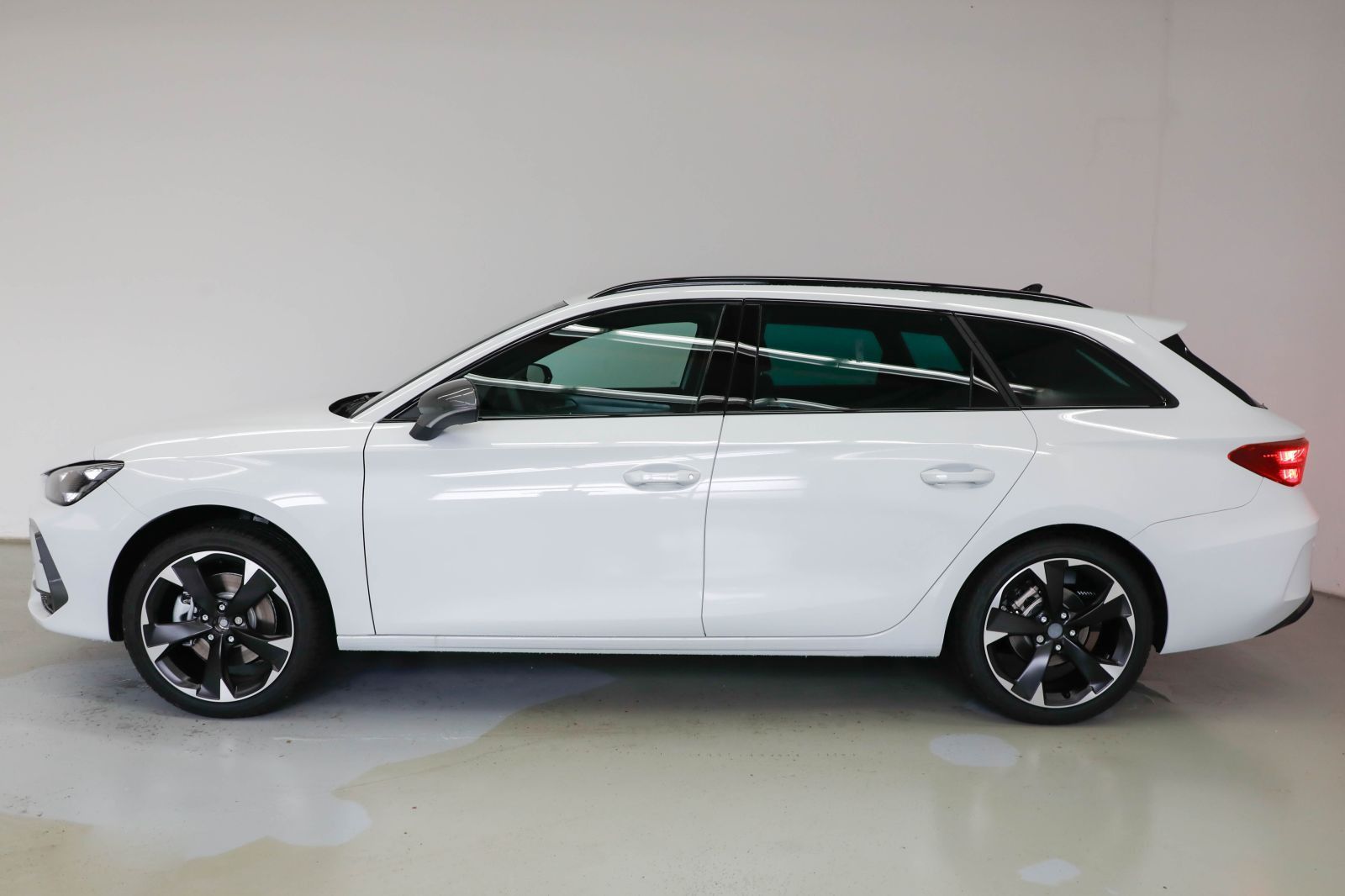 Seat Leon ST 2.0 TDI DSG AHK ACC Kam. SHZ Navi