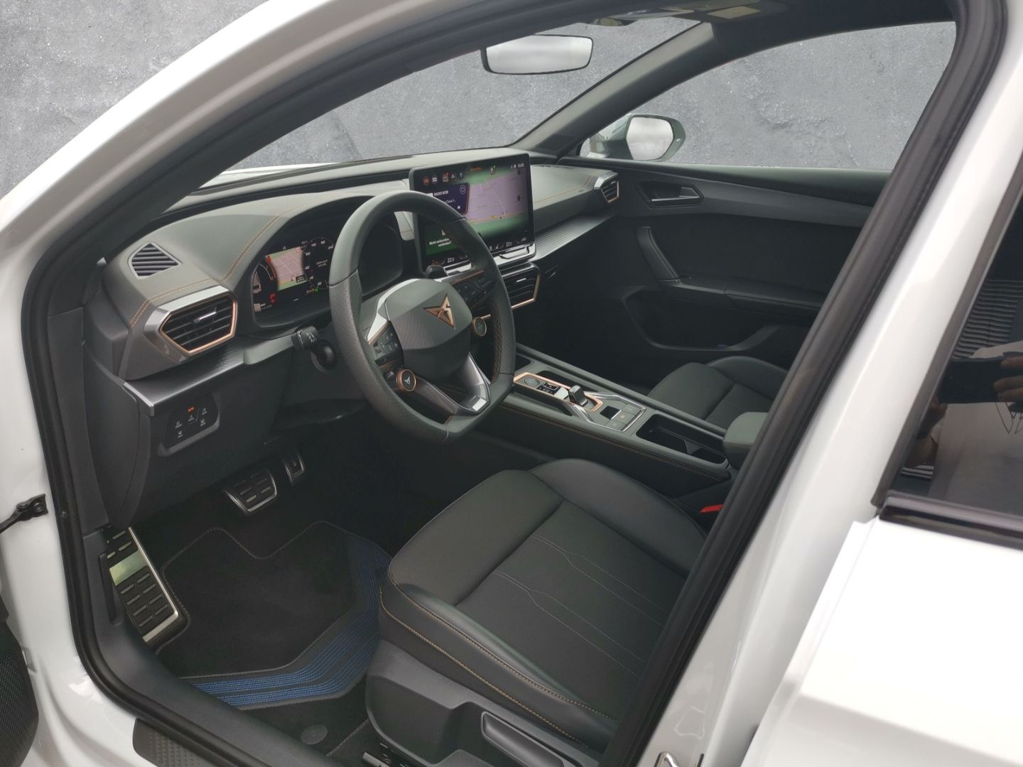 Cupra Leon SPORTSTOURER 1.5 eTSI - Samsaru's Car Outlet