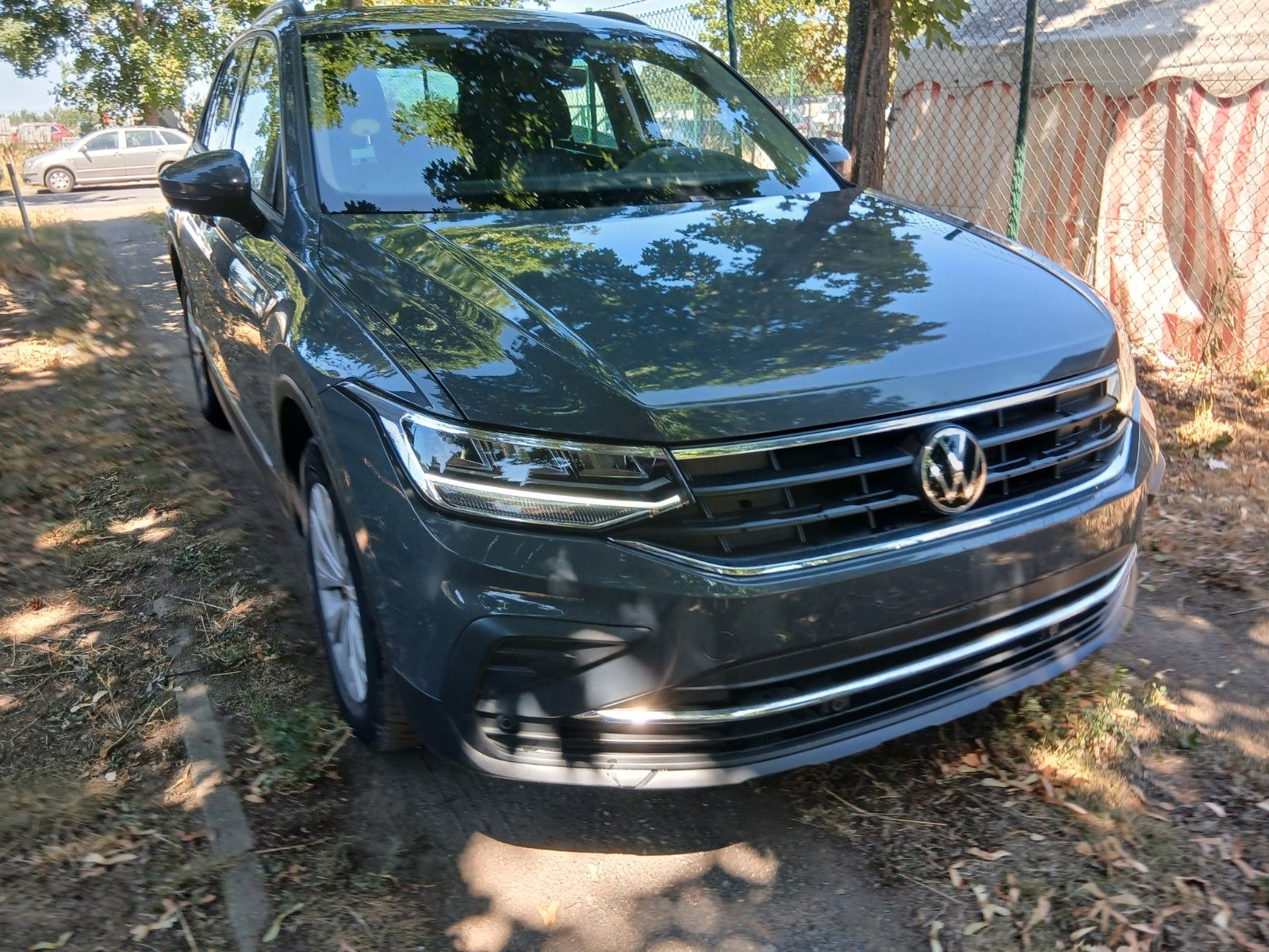 Volkswagen Tiguan Life - Samsaru's Car Outlet