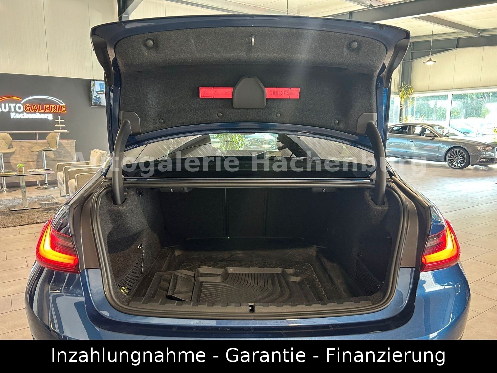 BMW 320 d Lim. Sport Line - Samsaru's Car Outlet