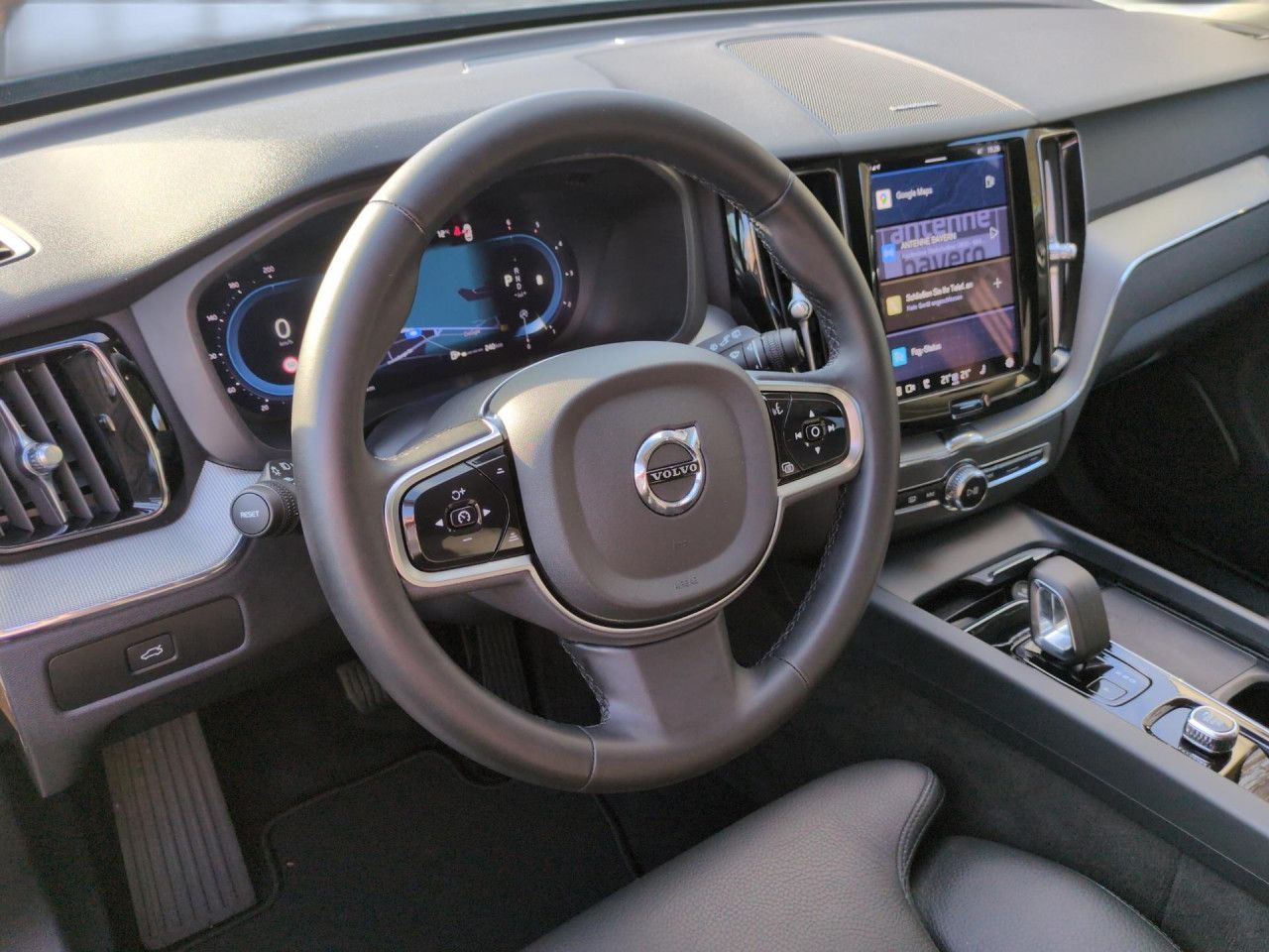 Volvo XC60 B4 (Diesel) Plus Dark 2WD Automatik Navi