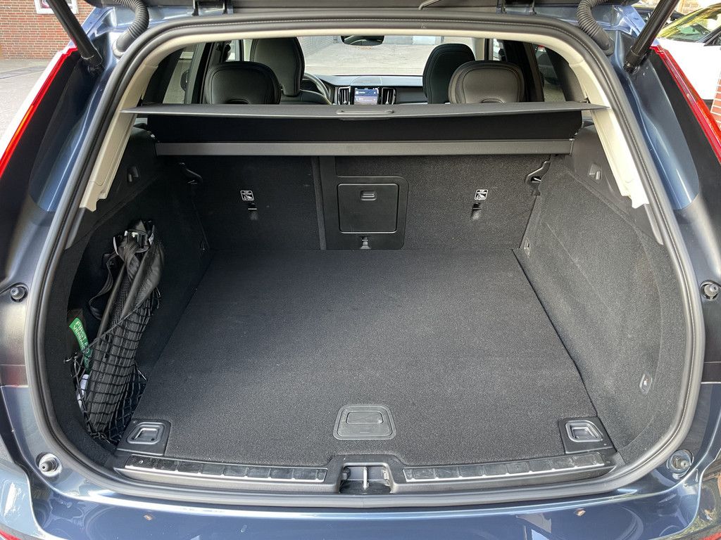 Volvo XC60 T6 Plus Dark Recharge Plug-In Hybrid AWD