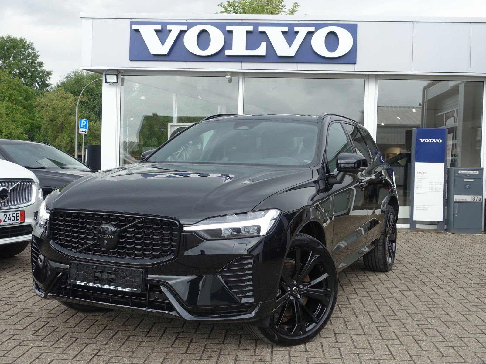 Volvo XC60 Black Edition Ultra T6 AWD - Samsaru's Car Outlet