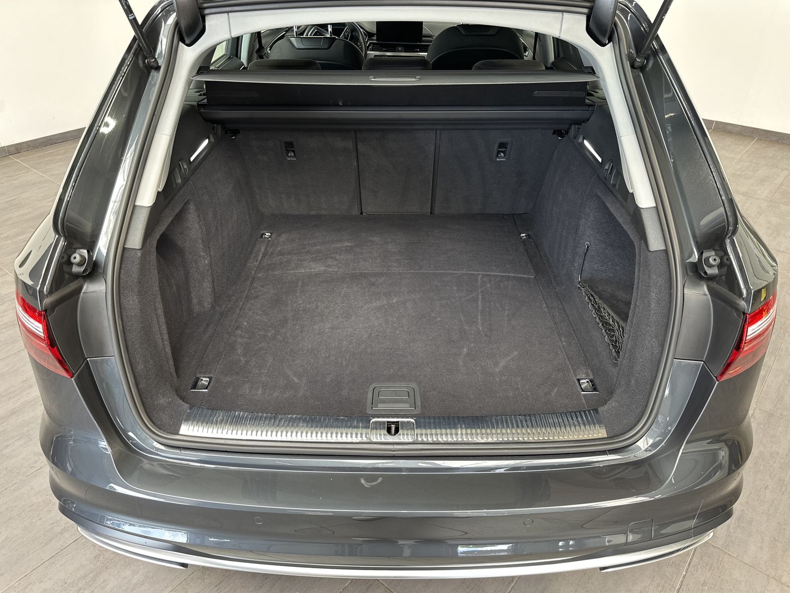 Audi A4 Avant 35 TDI Advanced - Samsaru's Car Outlet