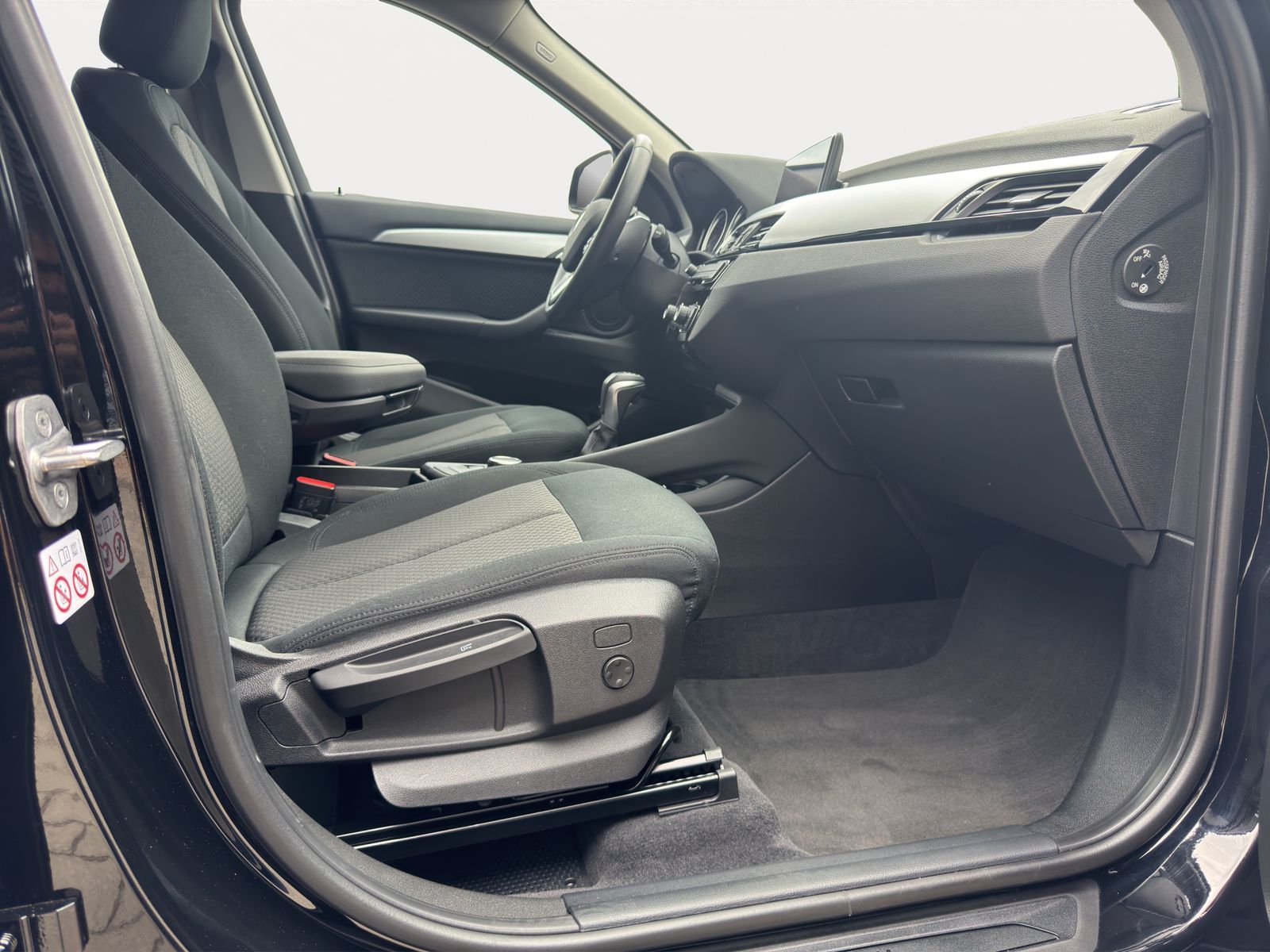 BMW X1 xDrive 25e Advantage - Samsaru's Car Outlet