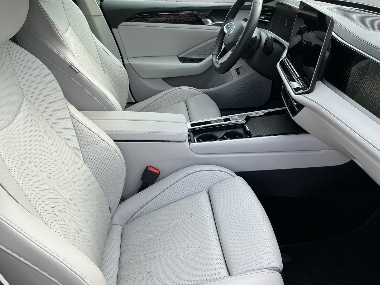 Volkswagen Passat Variant 1.5 eHYBRID ELEGANCE 5JG+NAVI+AHK