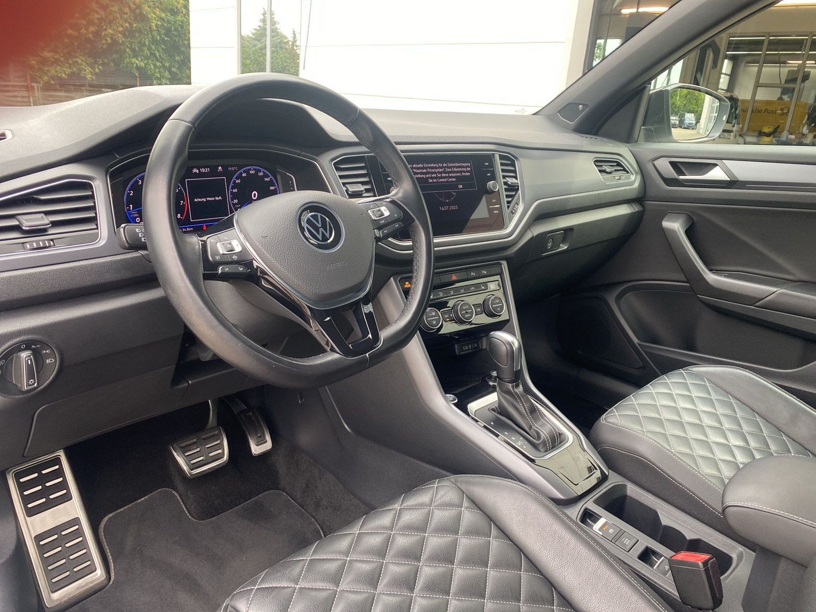 Volkswagen T-Roc 1.5 TSI DSG R-Line - Samsaru's Car Outlet