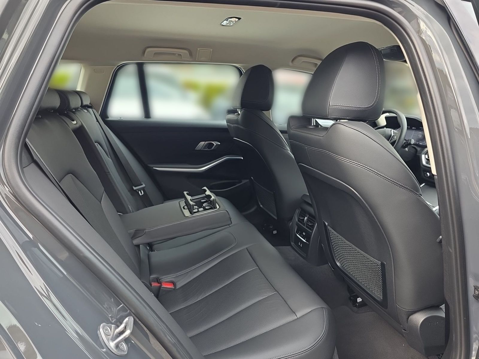 BMW 330e xDrive Touring Luxury-Line - Samsaru's Car Outlet