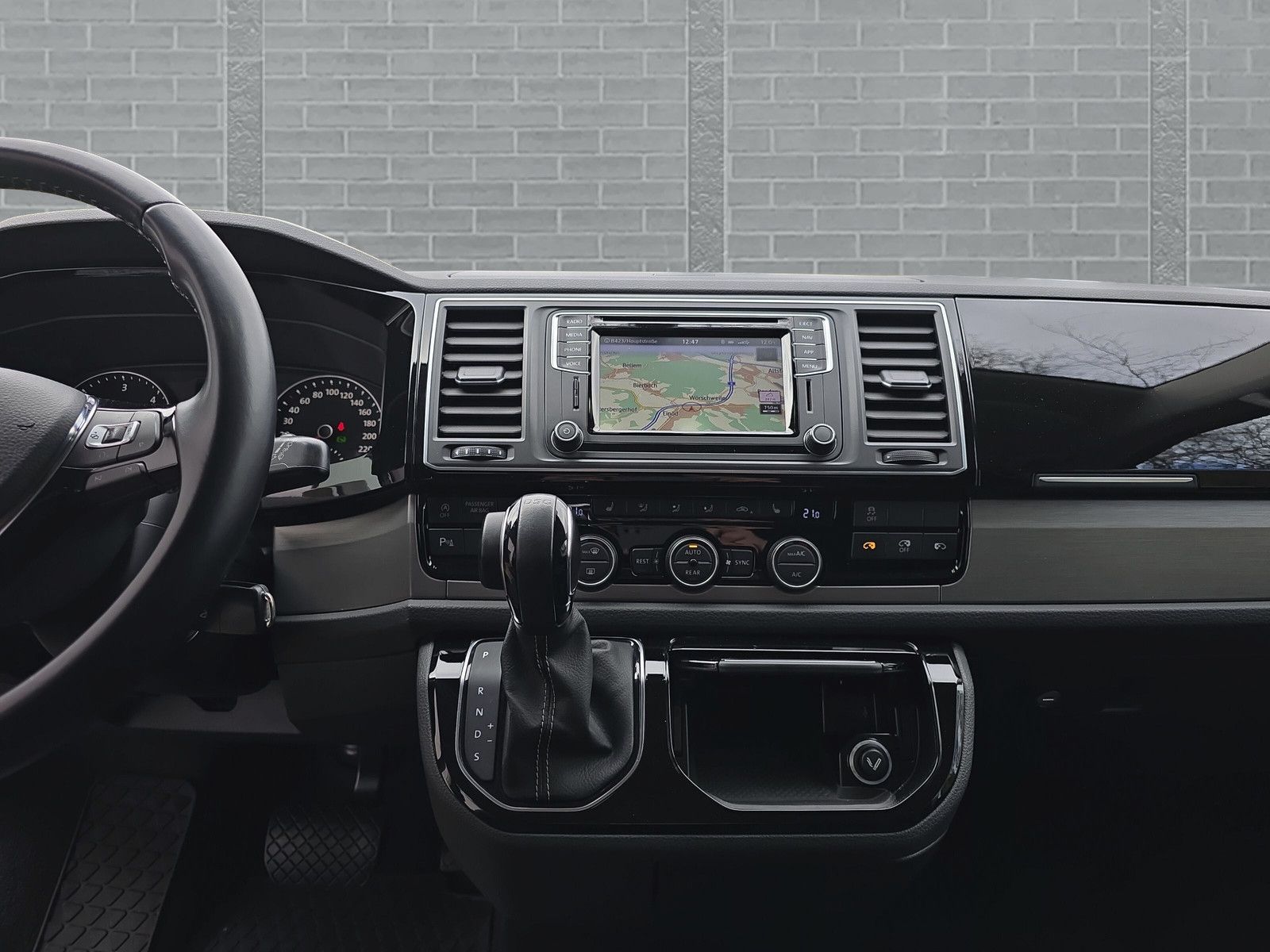 Volkswagen T6 Multivan Edition - Samsaru's Car Outlet
