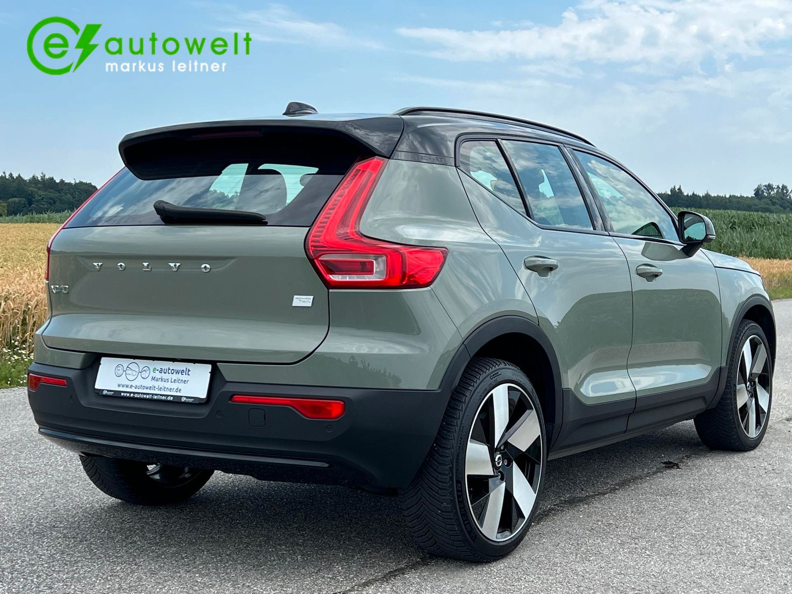 Volvo XC40 Plus Recharge Pure AWD - Samsaru's Car Outlet
