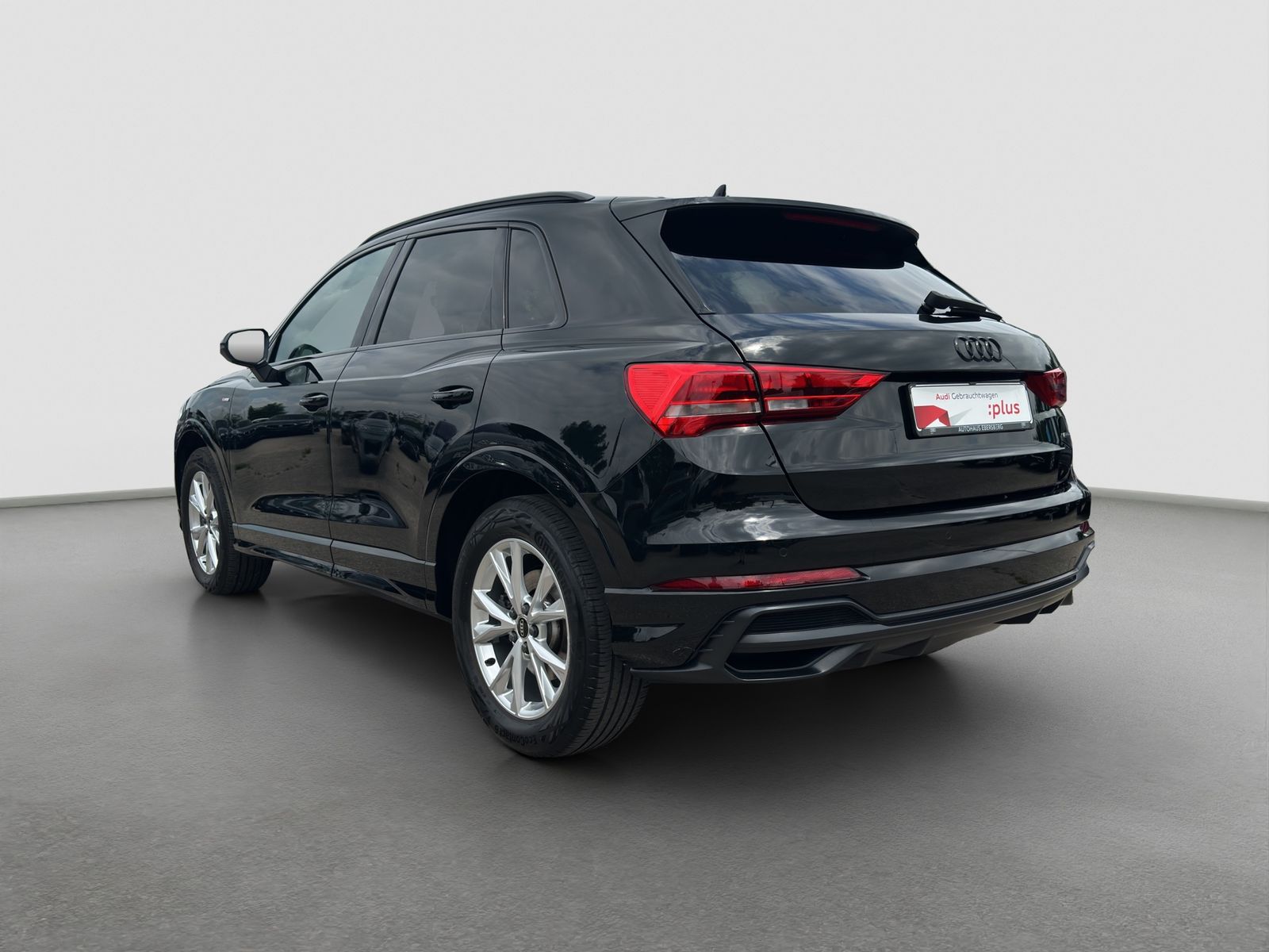 Audi Q3 S line 40 TFSI quattro - Samsaru's Car Outlet