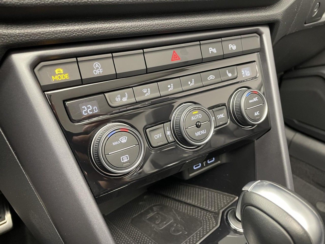 Volkswagen T-Roc 1.5 TSI DSG R-Line - Samsaru's Car Outlet