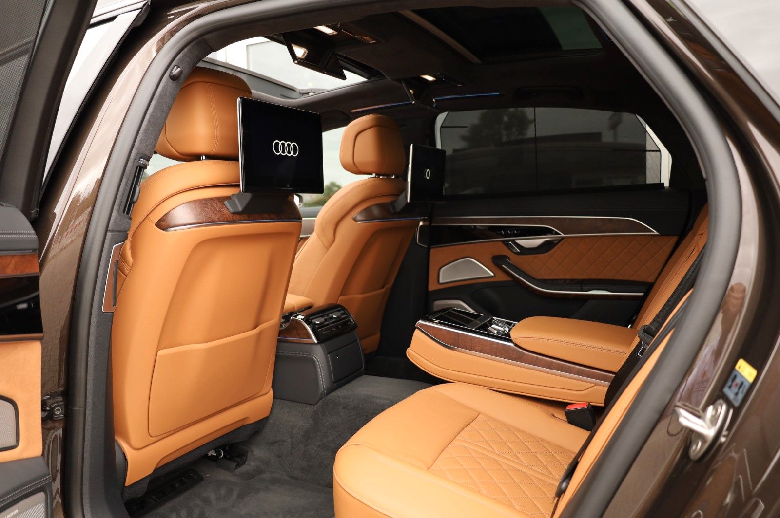 Audi A8 50 TDI Lang Exclusive - Samsaru's Car Outlet