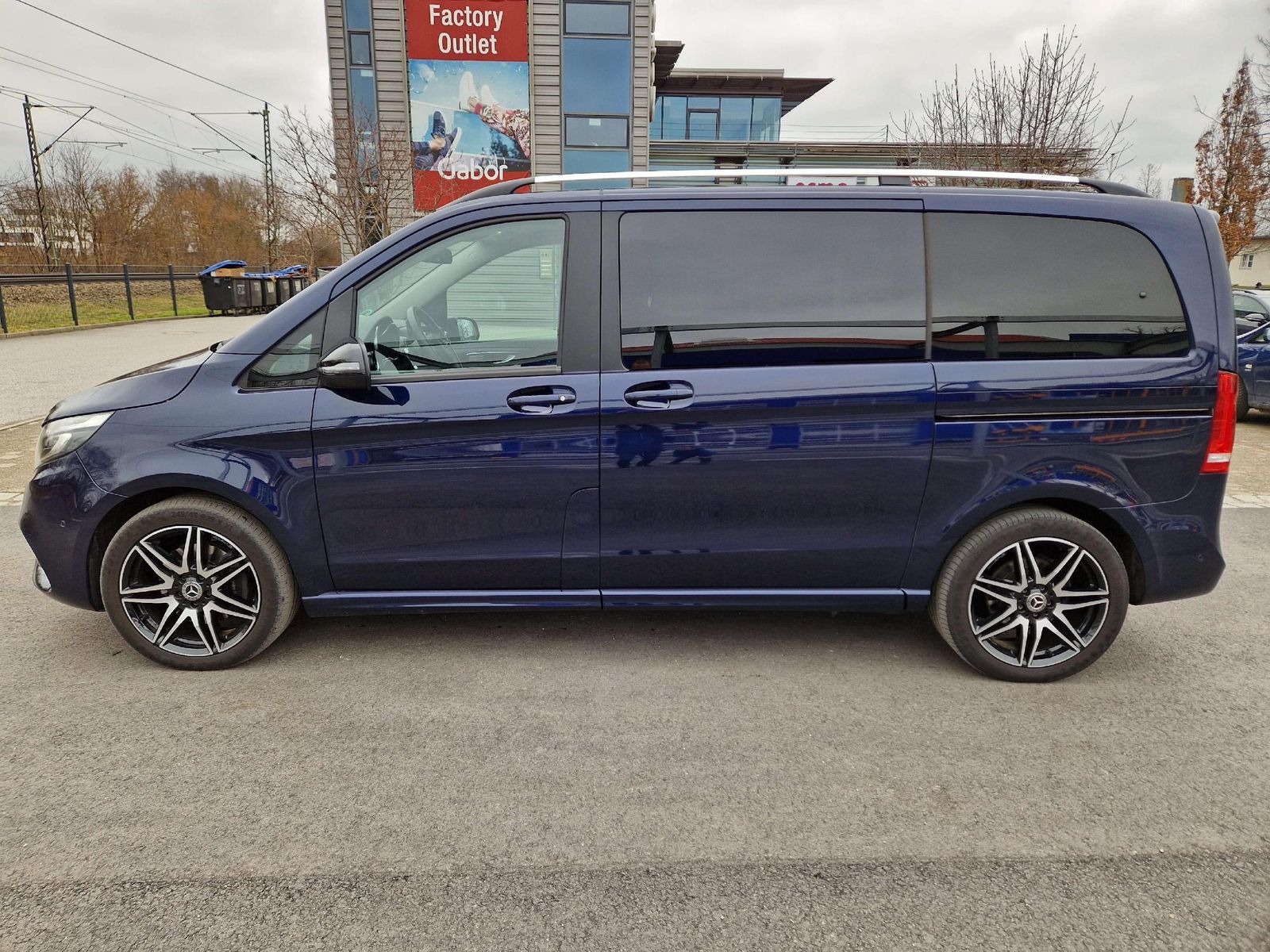 Mercedes-Benz V 250 EDITION - Samsaru's Car Outlet