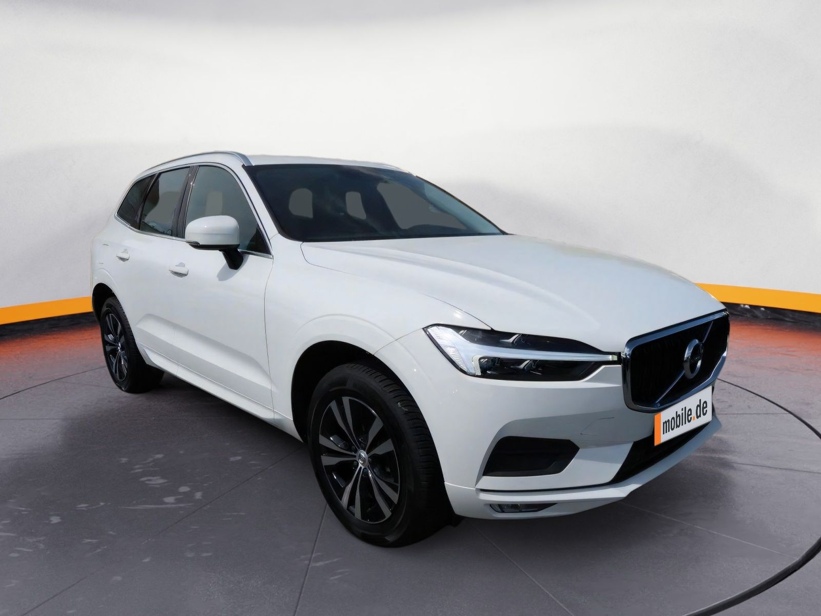 Volvo XC60 2.0 B4 Momentum Pro - Samsaru's Car Outlet