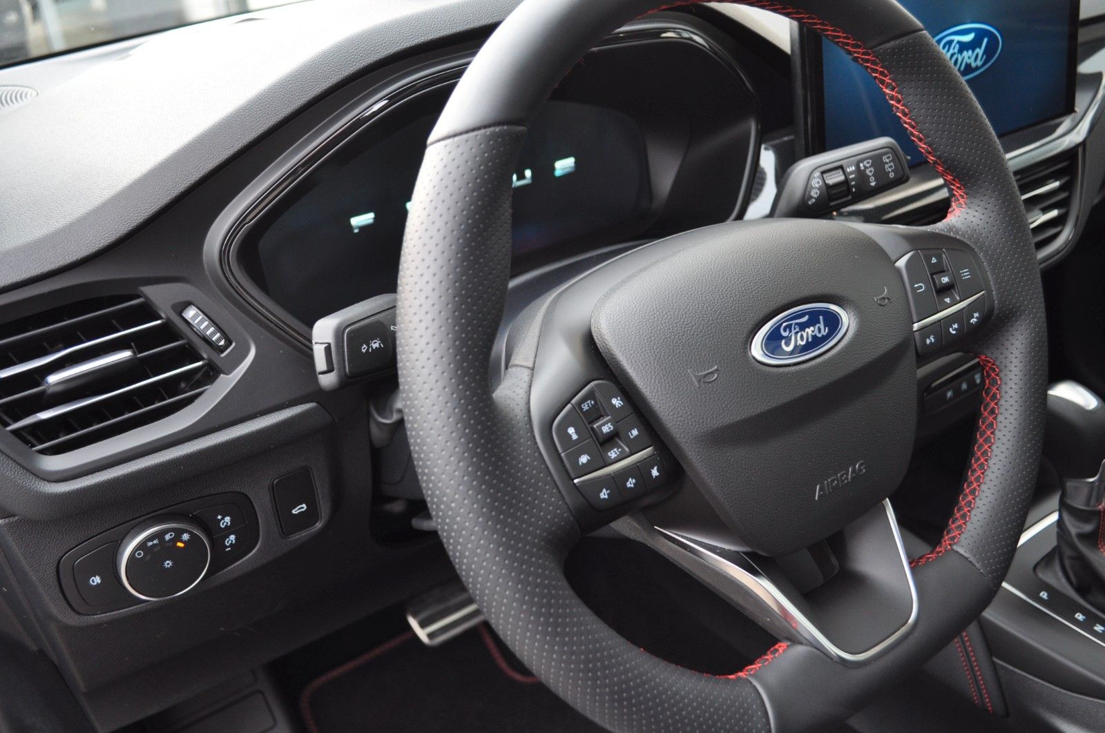 Ford Focus Turnier ST-LINE X/AUT/LED-MATRIX/PANODACH