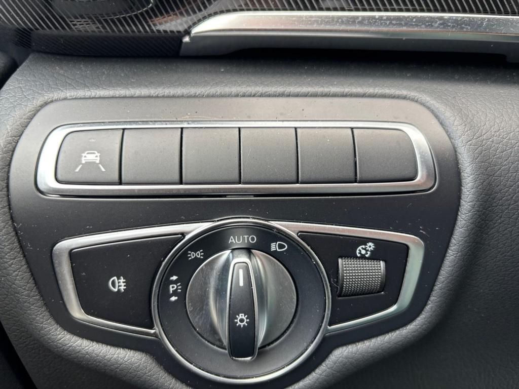 Mercedes-Benz V 220 d EDITION - Samsaru's Car Outlet