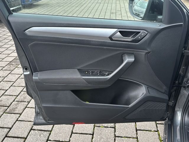 Volkswagen T-Roc Life 1.0 TSI - Samsaru's Car Outlet