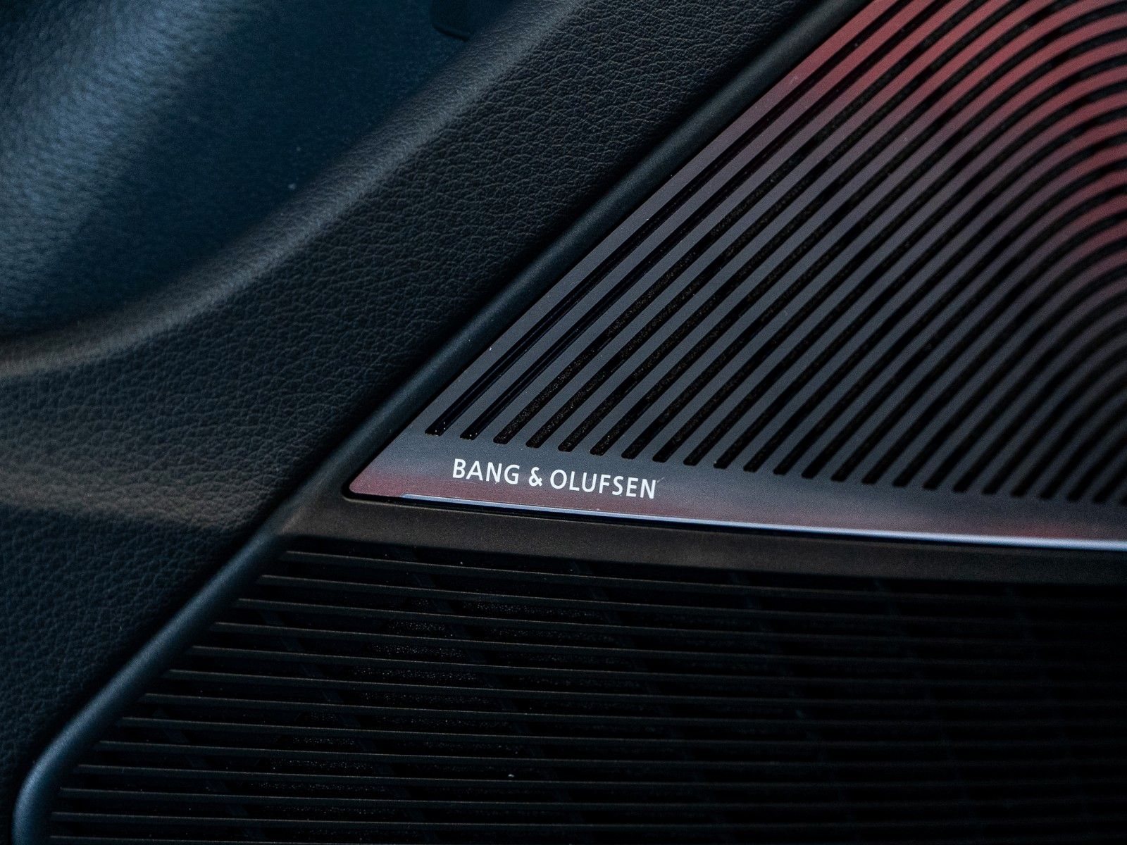 Audi RSQ8 performance Maxton Carbon Red Pano