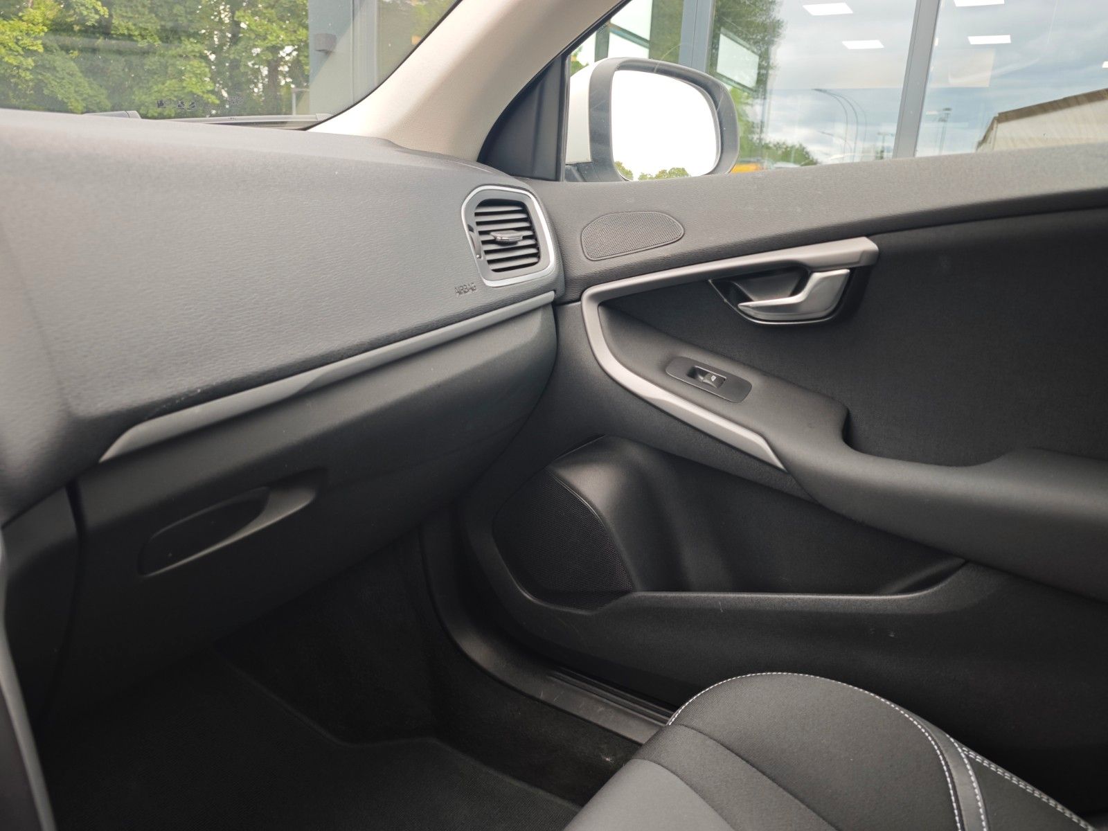 Volvo V40 2.0d MOMENTUM*NAVI*PDC*VOLL-LED*KLIMAAUTO.*