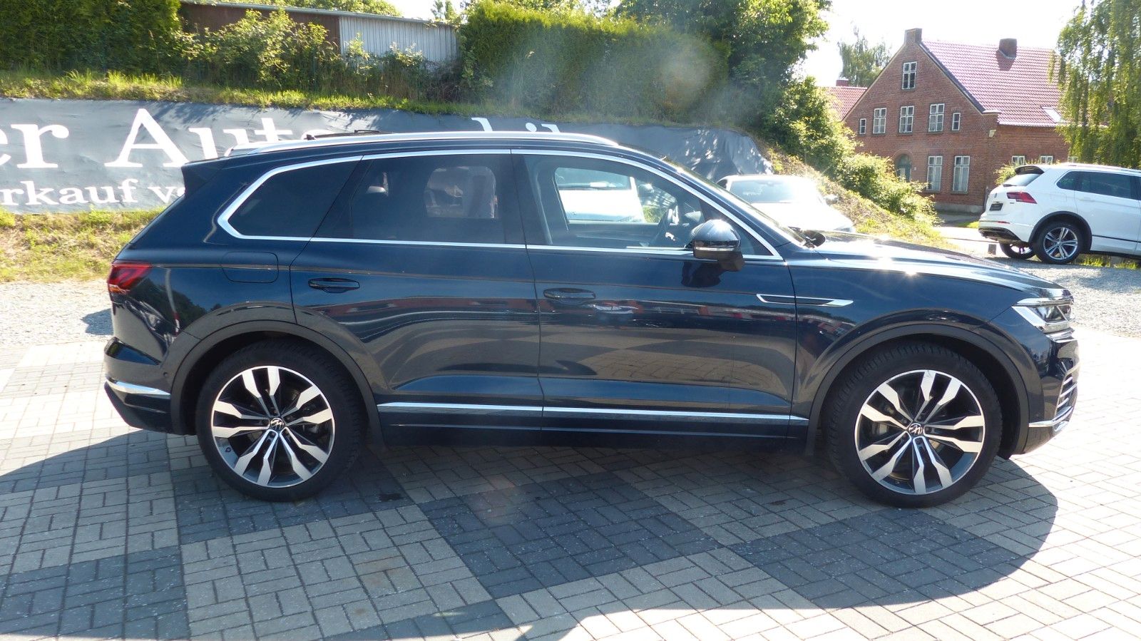 Volkswagen Touareg Elegance 4Motion - Samsaru's Car Outlet