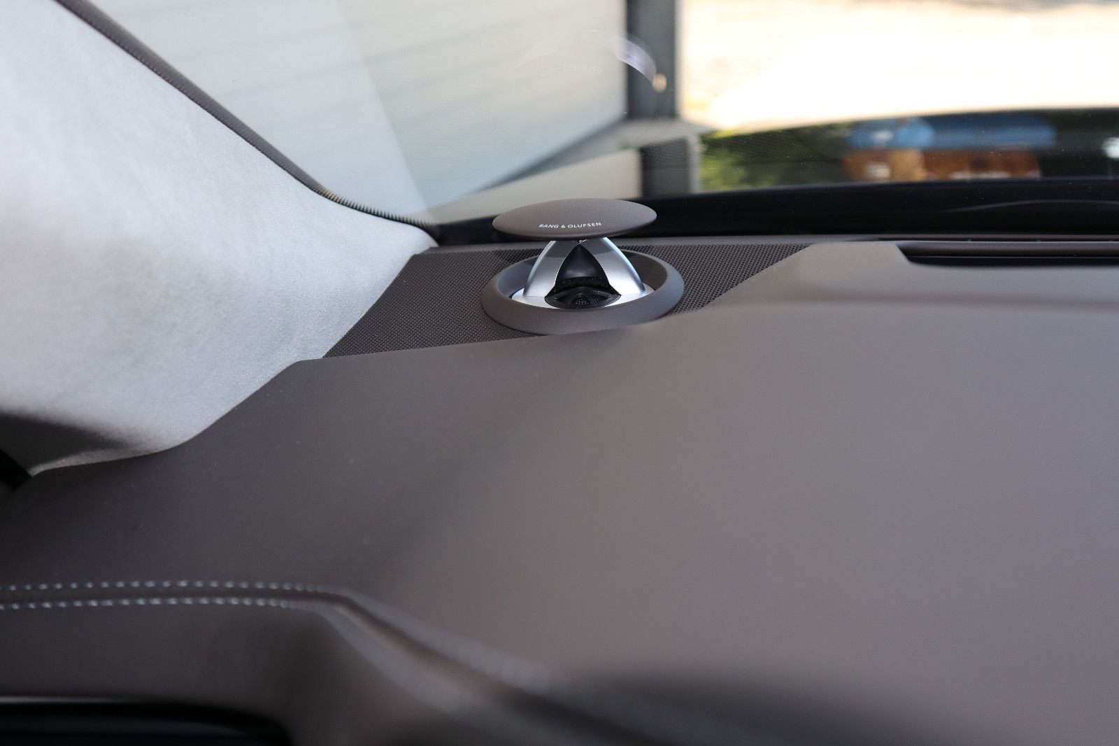 Audi A8L 60 TFSIe lang - Samsaru's Car Outlet