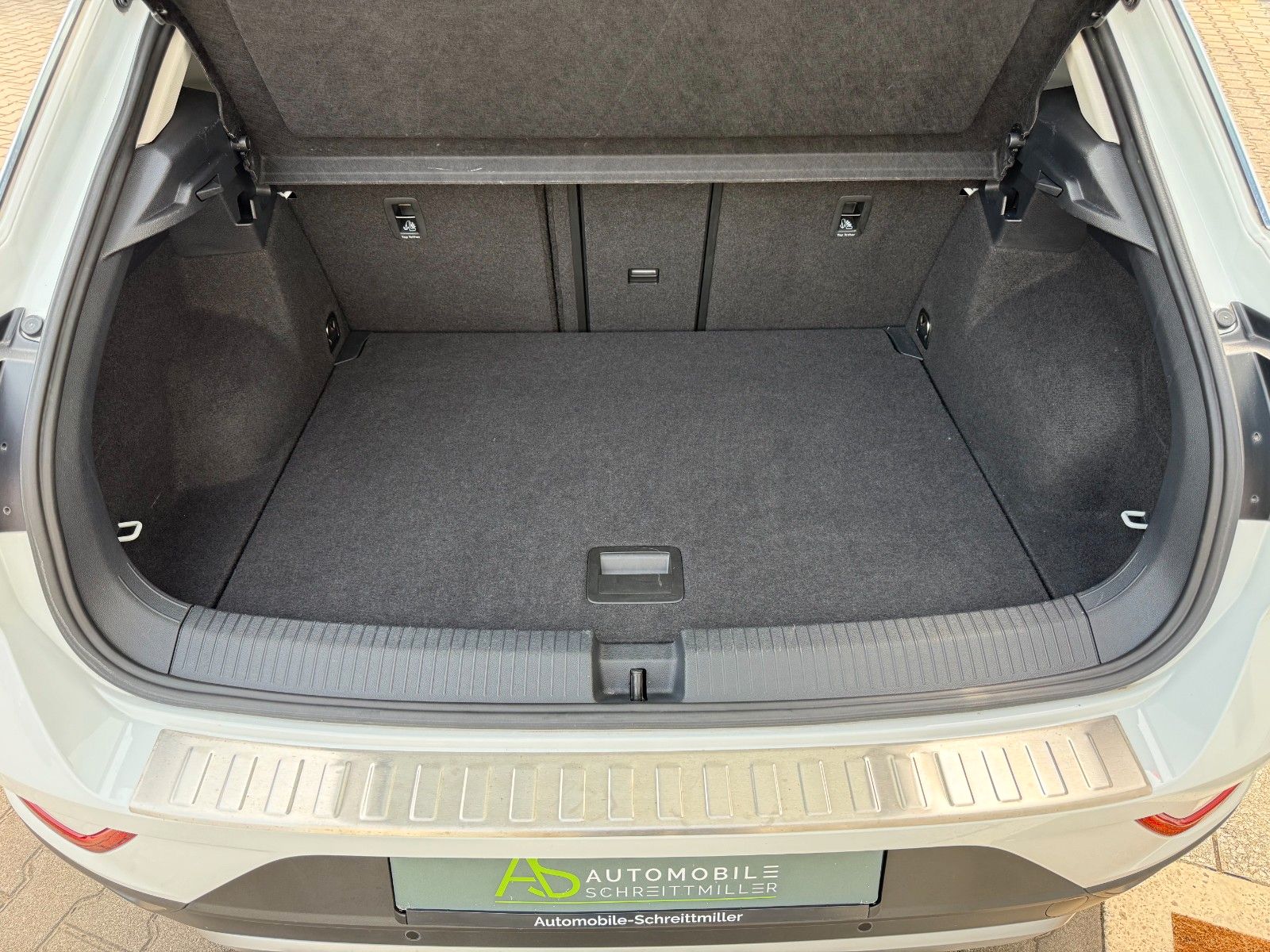 Volkswagen T-Roc Life - Samsaru's Car Outlet
