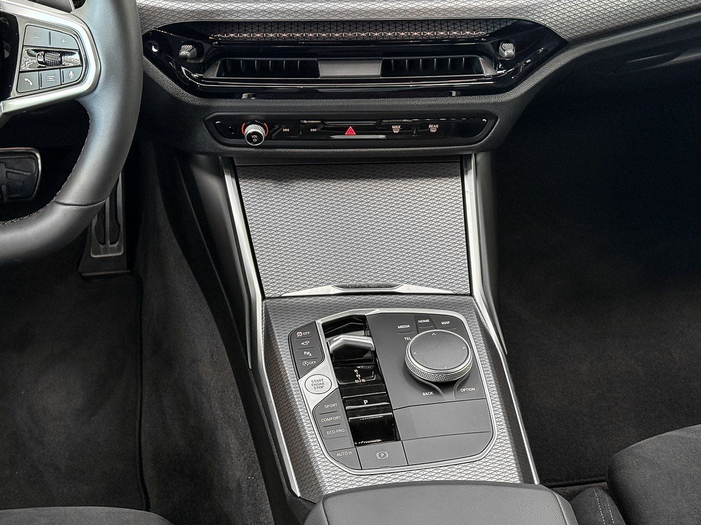 BMW 318i Touring M Sport + DA + PA+ + ACC + HUD + UV
