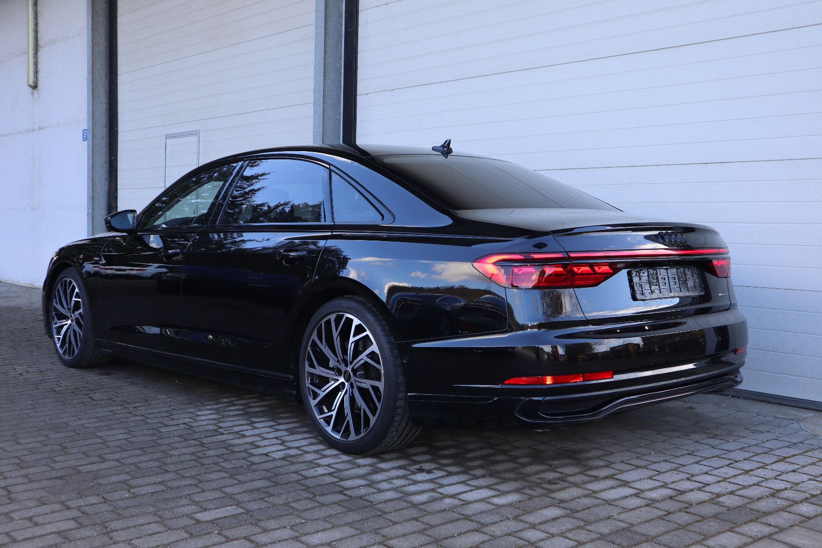 Audi A8L 55 TFSI lang exclusive S-Line - Samsaru's Car Outlet