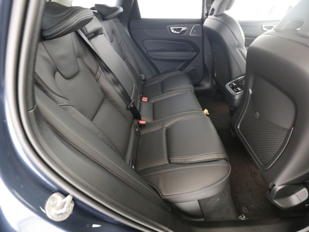 Volvo XC60 Ultra Dark AWD B5 Benzin EU6d HUD AD AHK Di