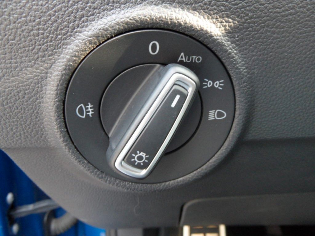 Volkswagen T-Roc 1.0 TSI ACTIVE - Samsaru's Car Outlet