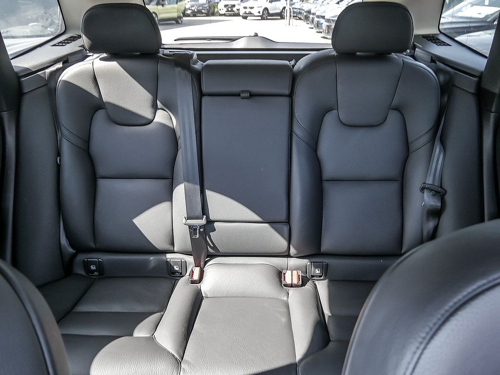 Volvo XC60 B4 Plus Dark AWD