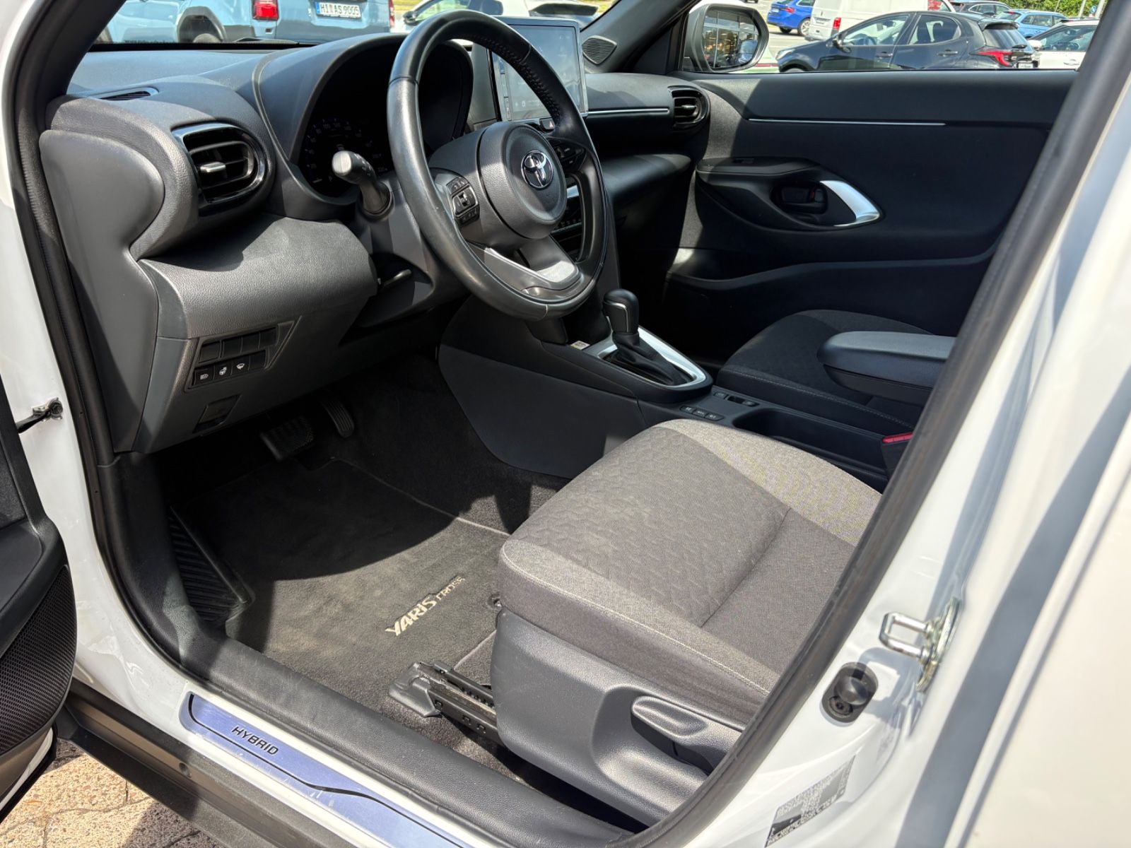 Toyota YARIS CROSS Team D **SAFETY/CONNECT**