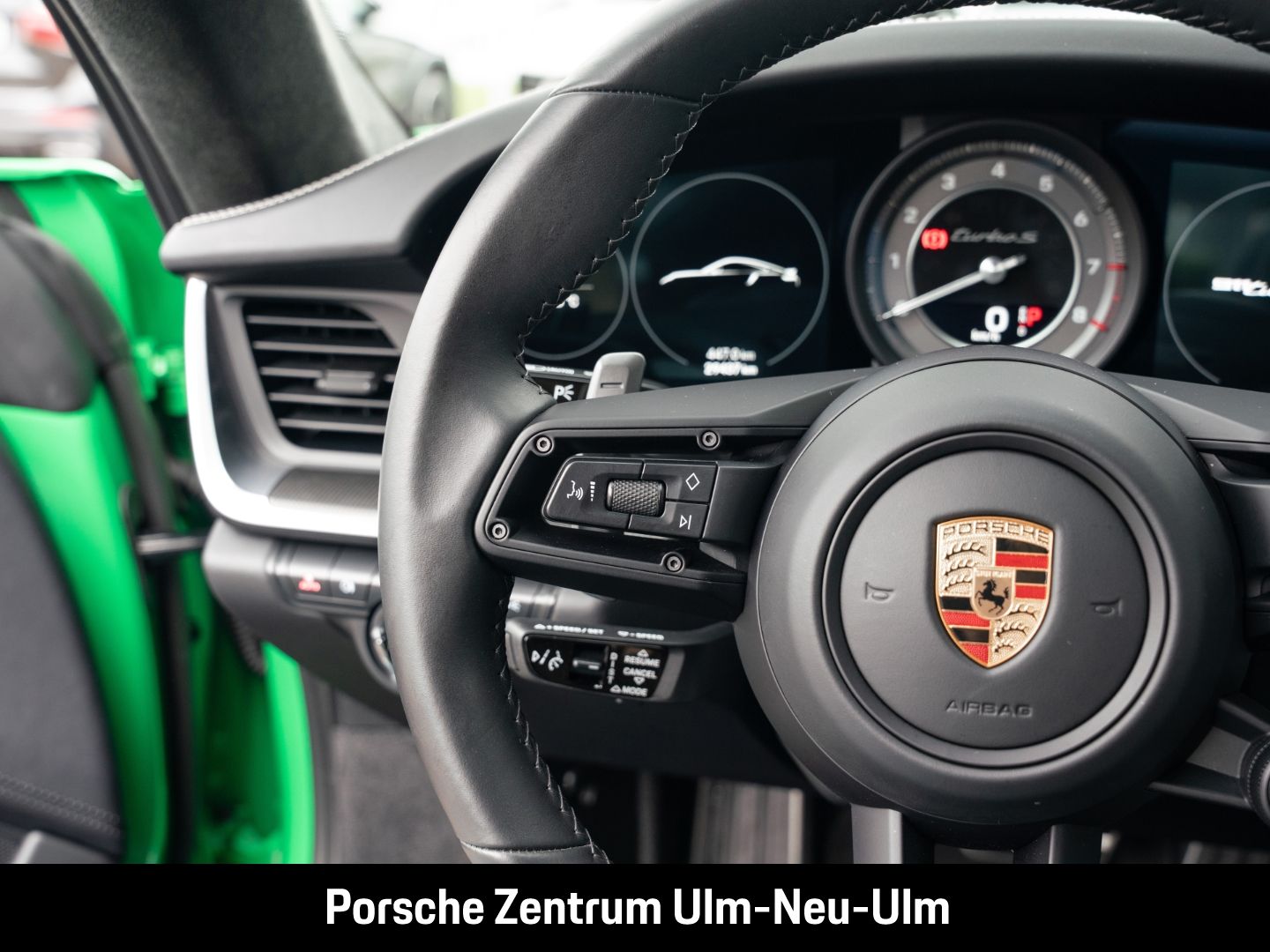 Porsche 992 911 Turbo S Pythongrün Sportabgasanlage LED