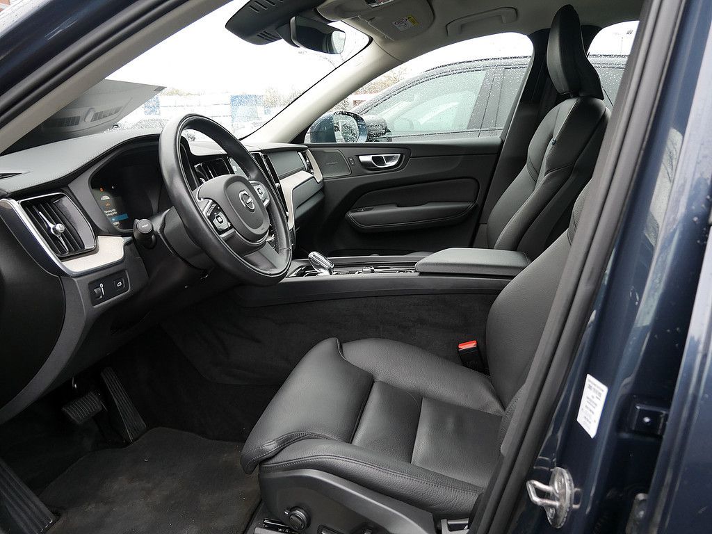 Volvo XC60 B4 Inscription AWD AHK FACEL. STANDHZ LED