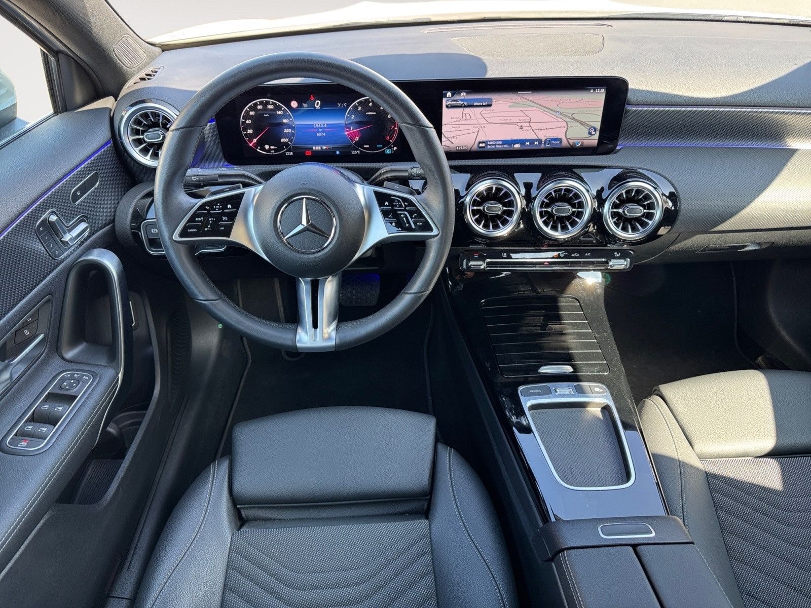 Mercedes-Benz A 180 AMG-Line - Samsaru's Car Outlet