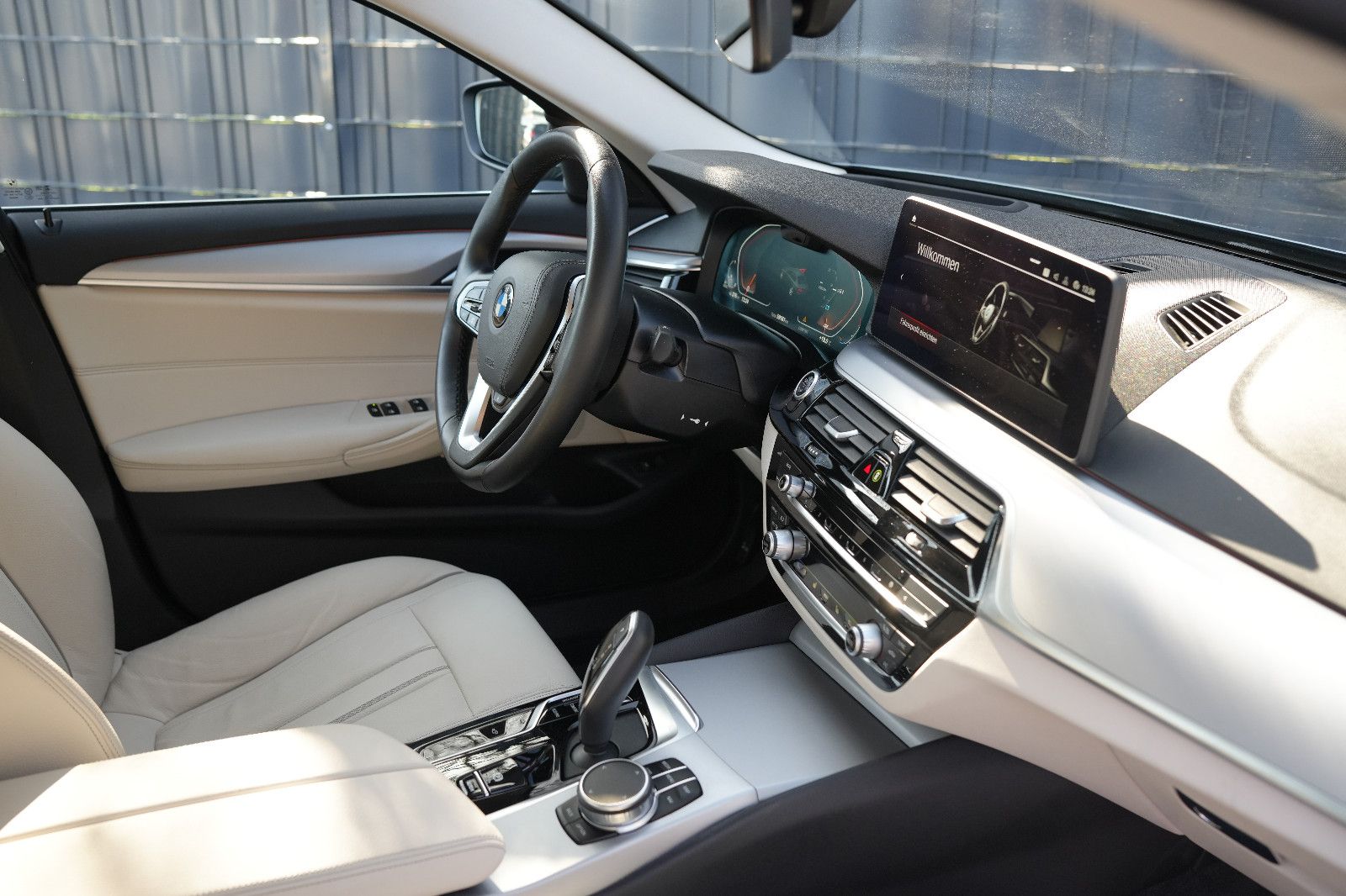 BMW 520d XDrive*LASER*HEADUP*ACC*DDC*ABL*STANDHZG*