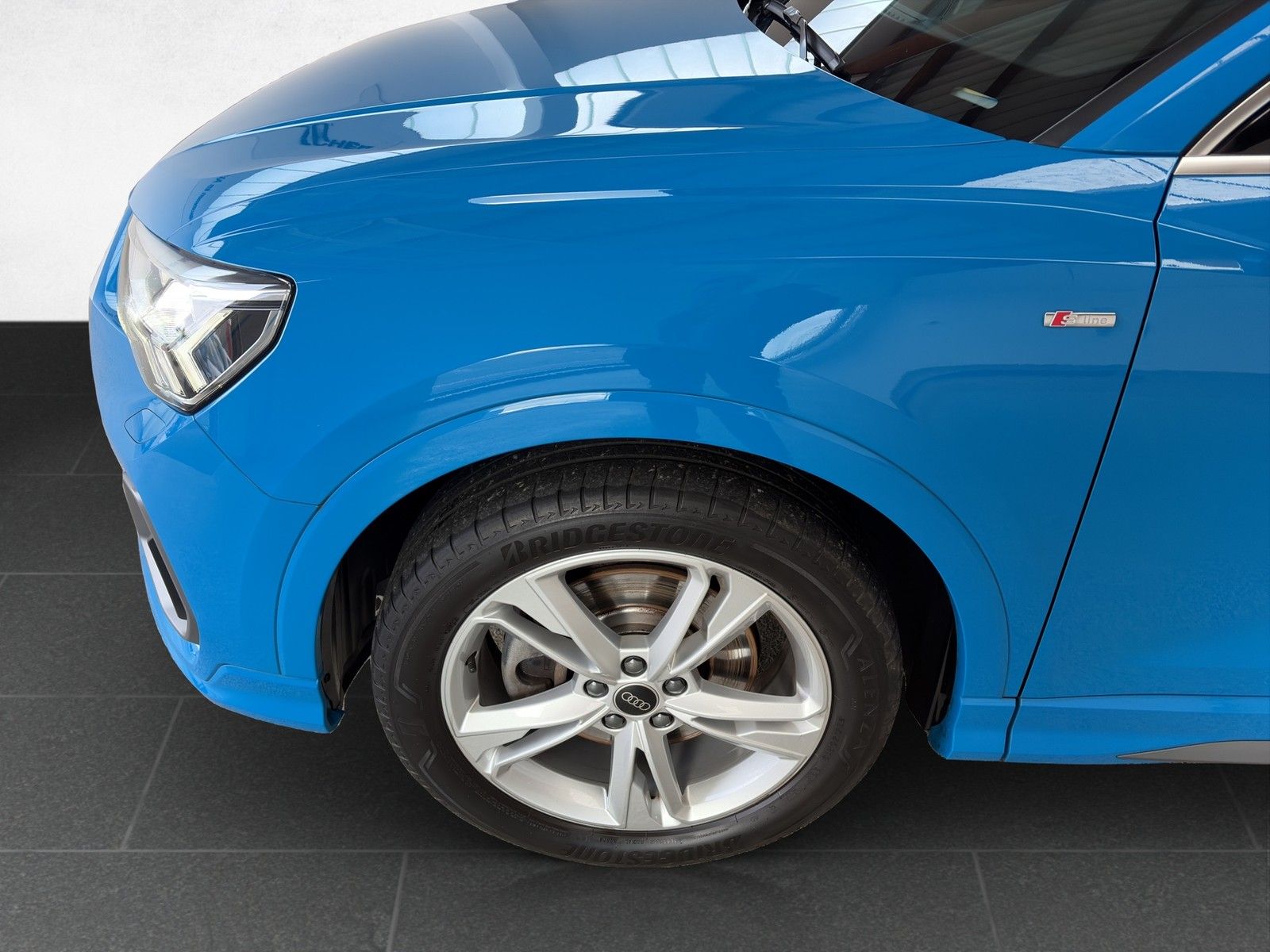 Audi Q3 S line 40 TFSI quattro S tronic /AHK/Pano/LED
