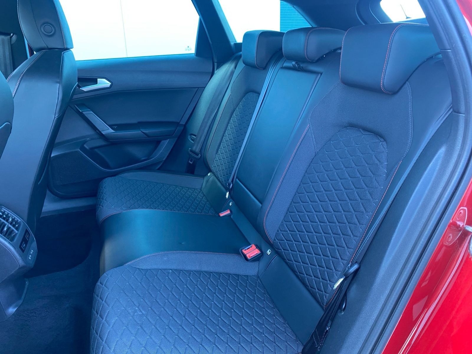 Seat Leon Sportstourer 1.5 eTSI FR DSG Navi LED