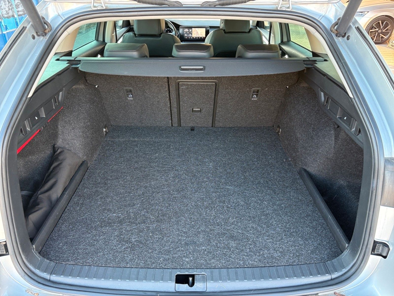 Skoda Octavia Combi 1.4 TSI iV DSG First Edition - Samsaru's Car Outlet