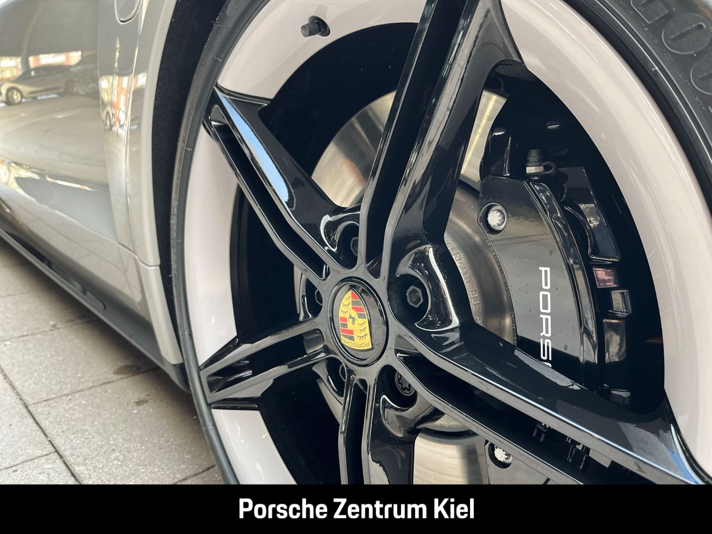 Porsche Taycan GTS HA-Lenkung InnoDrive Head-Up BOSE