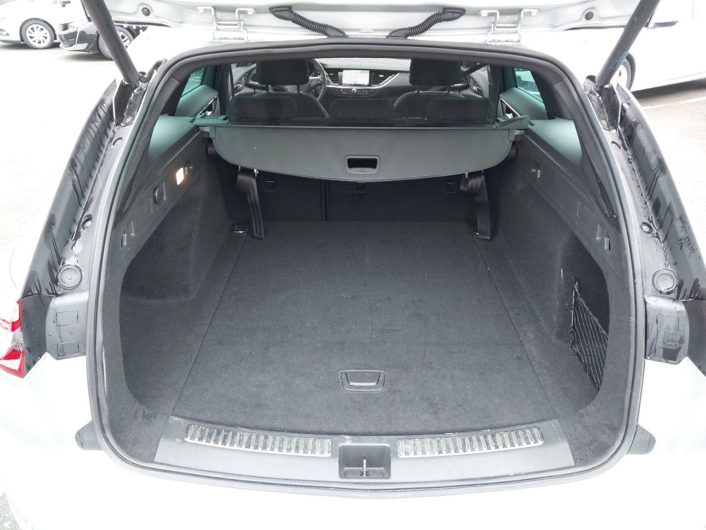 Opel Insignia B Sports Tourer Business - Samsaru's Car Outlet